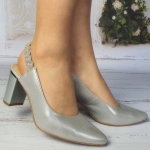 Czółenka na słupku z ozdobnym paskiem srebrne Kordel 2170