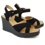 Sandałki na koturnie czarne skóra welur Nessi 23473