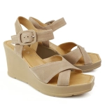 Sandałki na koturnie beżowe skóra welurowa Nessi 23473