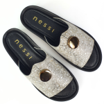 Klapki złote ze wzorem i guzikiem NESSI 24452