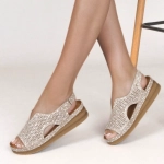 Wygodne sandały na rzepy beżowo-złote Maciejka L 4494