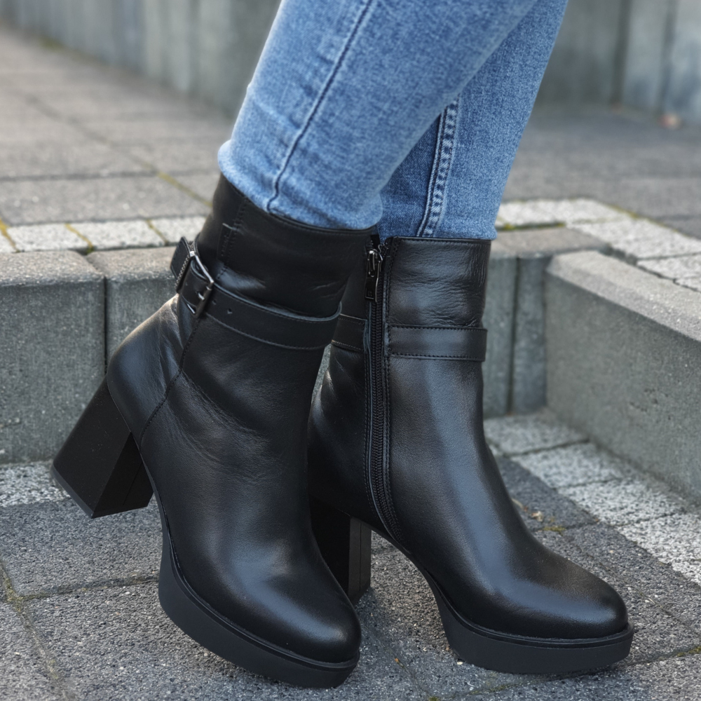 botki na obcasie czarne NESSI 23521-01.png