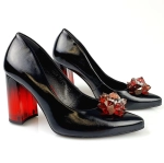 Czółenka na słupku czarne z czerwonym obcasem Kordel 2472