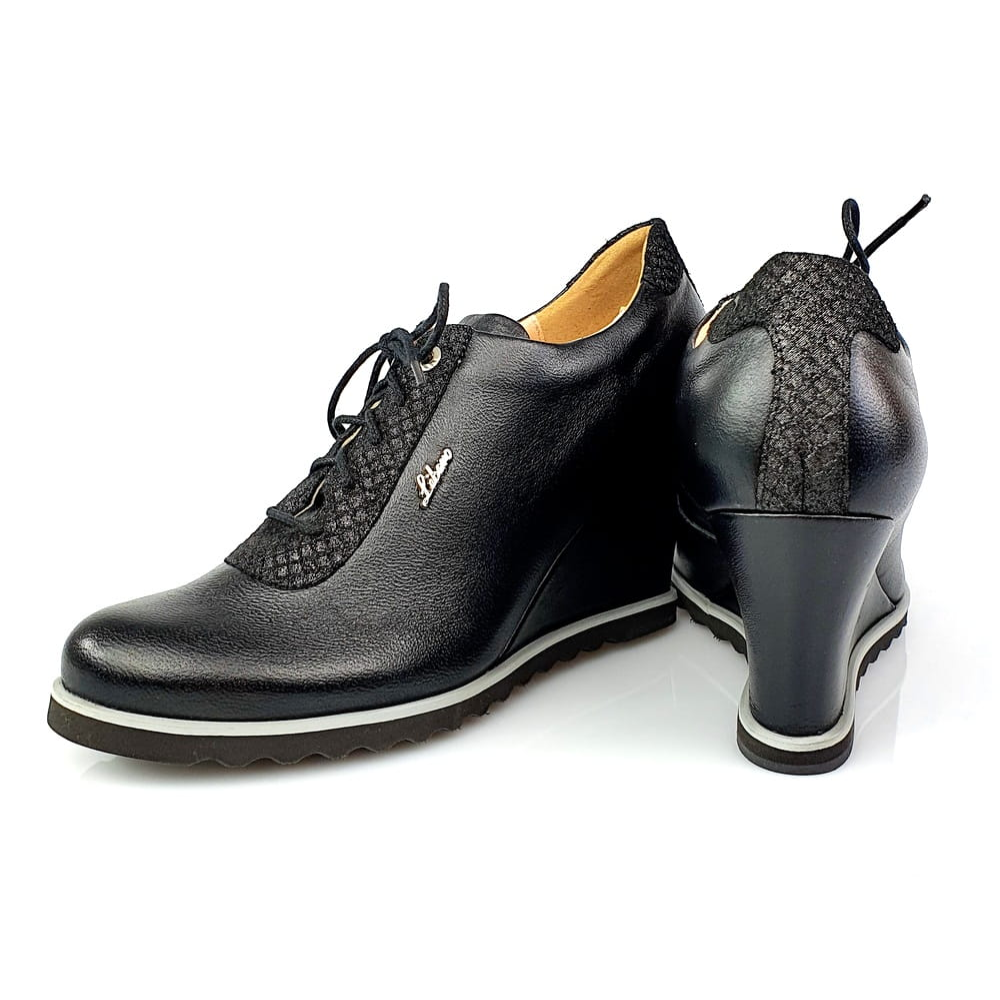 półbuty na koturnie sznurowane czarne Libero 2030 (1).png