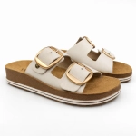 Skórzane klapki ze sprzączkami i platformą jasny beż Maciejka P 7537